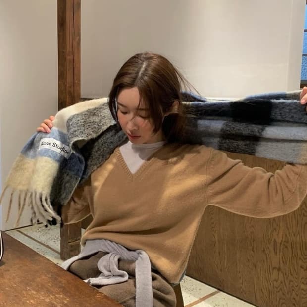 Le917 르셉템버 브이넥 니트