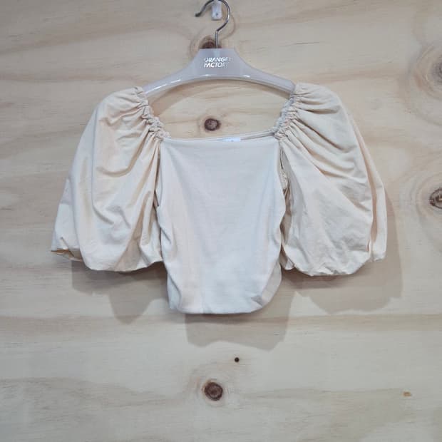 685) 퍼프 크롭 반팔