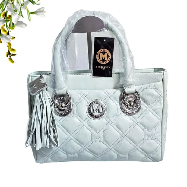 정품     메트로시티   캐비어가죽 참 키링 토트백