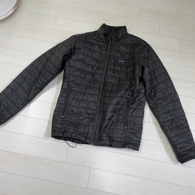 파타고니아 나노퍼프 자켓 M 사이즈 차콜색상  상태 9.7/10  사진찍