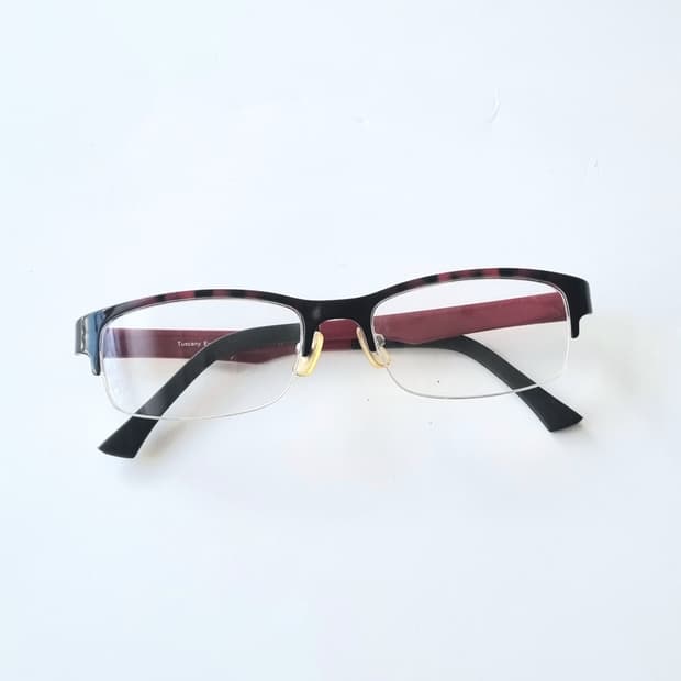 데드스탁 세련된 하프림 레오파드 포인트 안경테 684