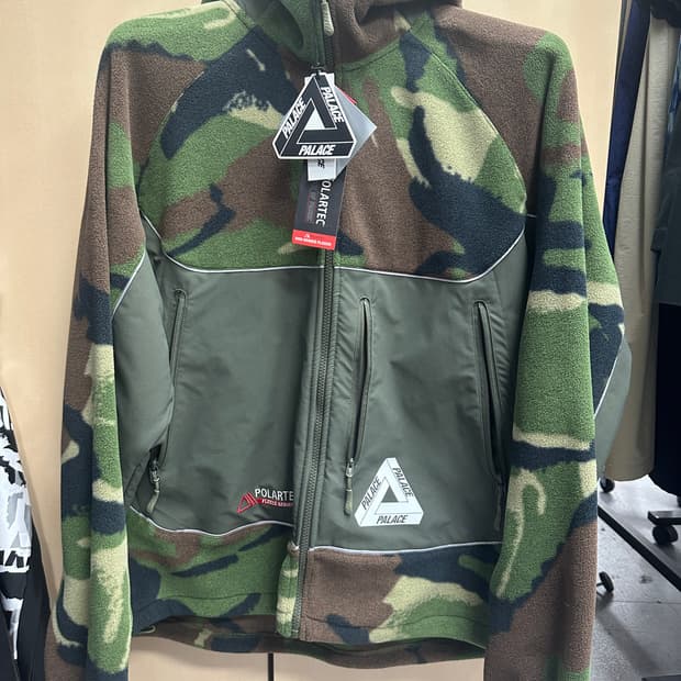 팔라스(PALACE) 폴라텍 카모 플리스 후드자켓