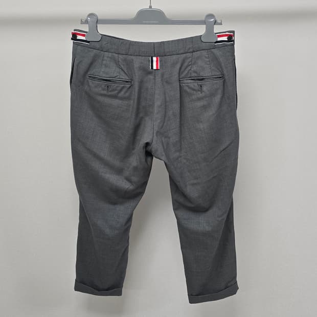 톰브라운 로우 라이즈 팬츠 바지 3사이즈 판매