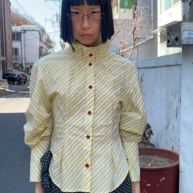 옐로우 스트라이프 블라우스