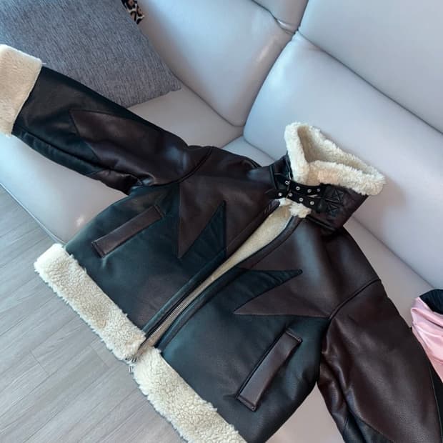 에이카화이트 무스탕자켓