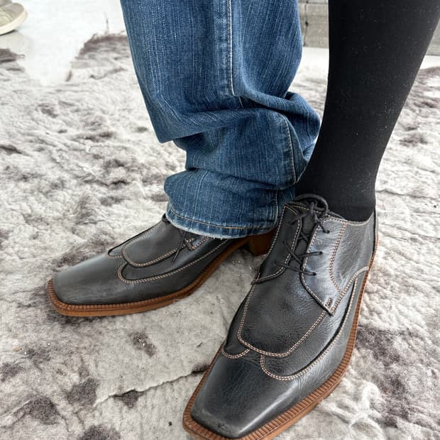 토네이도 마트 스티칭 스퀘어 레더 구두