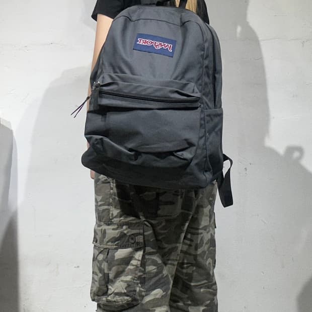 잔스포츠 차콜 백팩 가방