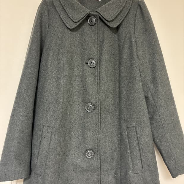 도트 디테일 그레이 코트 