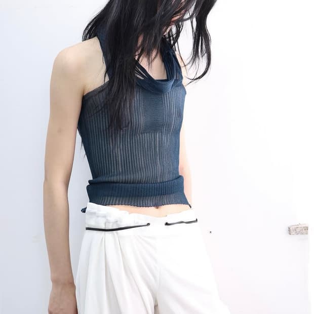 울리카 상투스 sheer tank top 탱크탑