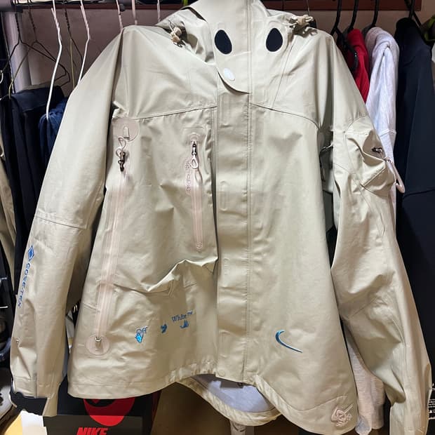 나이키 오프화이트 고어텍스 바람막이