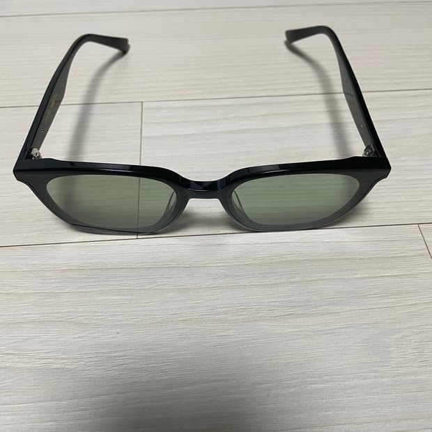 젠틀몬스터 릴리트 01 카키