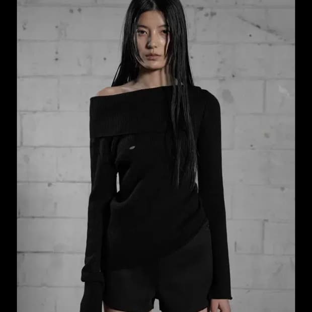 오픈 카라 언발란스 니트