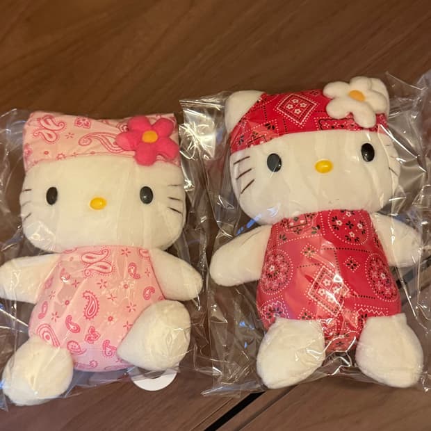 반다나 페이즐리 헬로키티 인형
