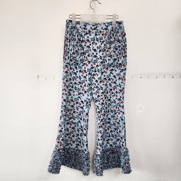 수입 플라워 패턴 프릴 부츠컷 바지