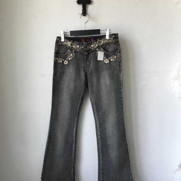 Flower needle work point denim pants