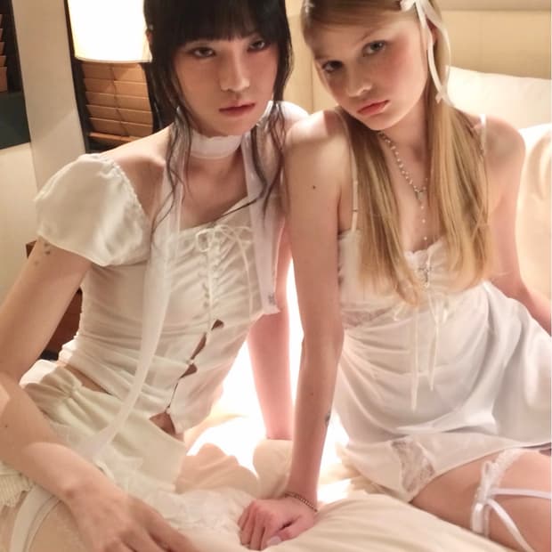 포어링 유어 셔링 블라우스 화이트 your shirring blouse
