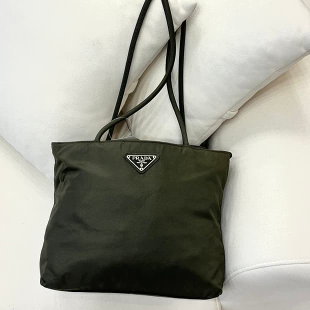 프라다 포코노 카키 숄더백 (정품)