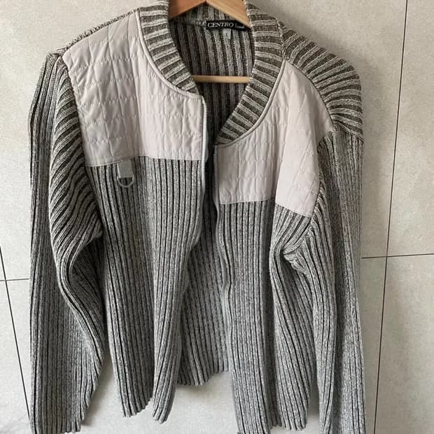 Euro vintage knitted zipup L