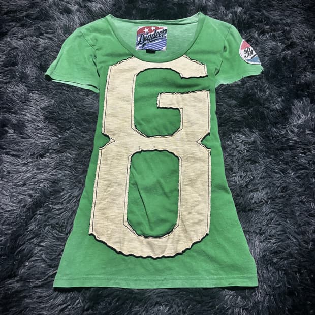 DIG DEEP 그린컬러 아이보리 레터링 자수 반팔 T