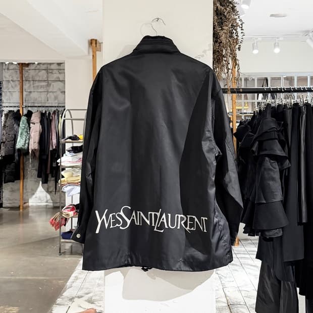 이브 생로랑 뿌르 옴므 블랙 레터링 봄버 점퍼