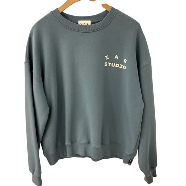 아이앱 스튜디오 스웨트셔츠