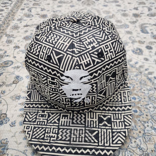 뉴에라 빈티지패턴 슈프림비잉 스냅백 M-L