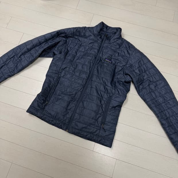 파타고니아 나노퍼프 블루 색상 M 사이즈 상태 9.5/10  사진찍고 절
