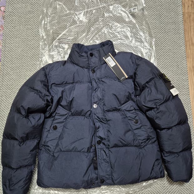 새상품 스톤아일랜드 크링클랩스 패딩 95-M (25FW-신상)