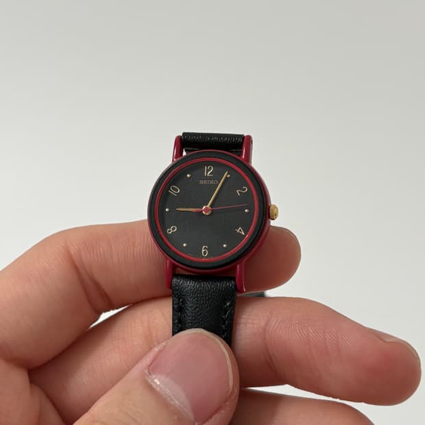 80s black dial ladies quartz (deadstock)