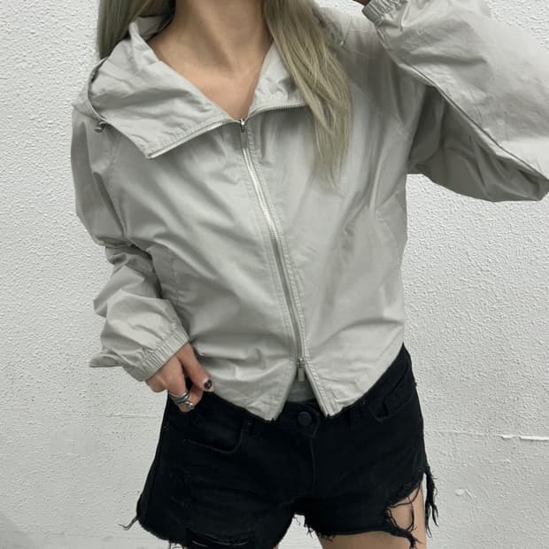 마뗑킴 백로고 실버 바람막이