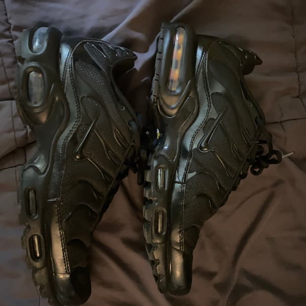 나이키 에어맥스 플러스 트리플 블랙 