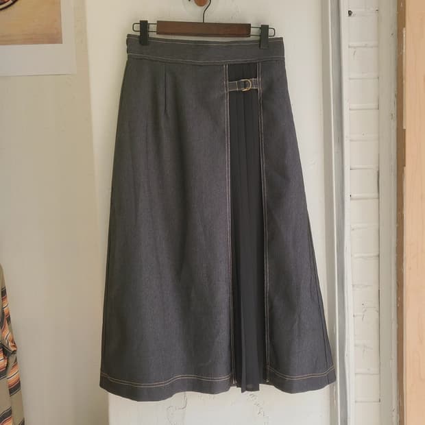 벨티드 흑청 데님 스커트