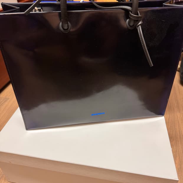 아더애러 가방 판매 