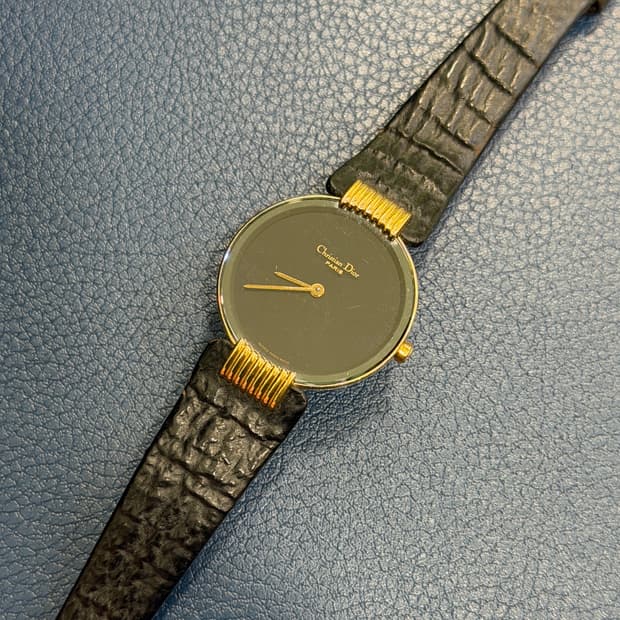 크리스찬디올 블랙문 여성 정장 시계