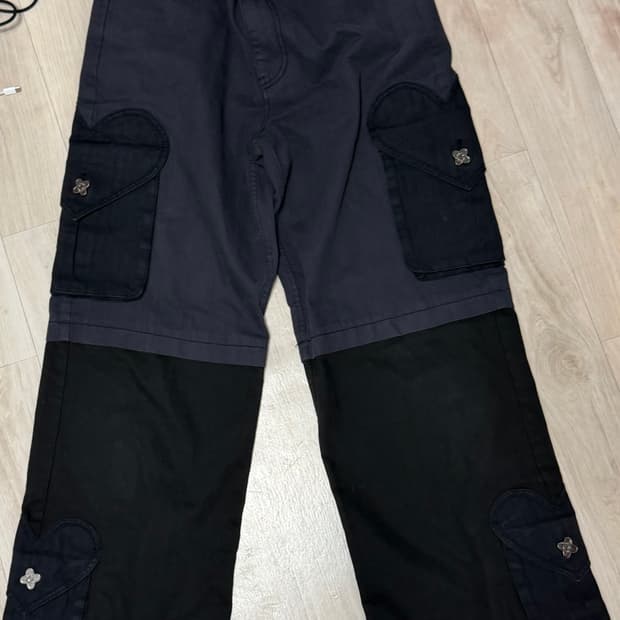 더뮤지엄비지터 팬츠