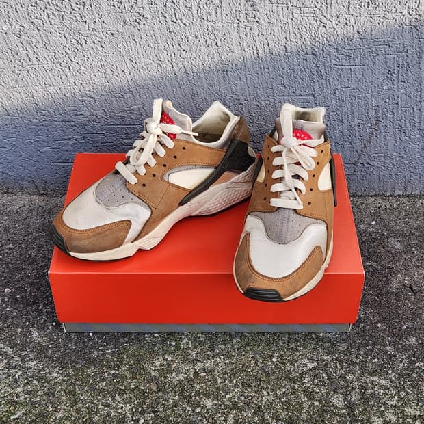 Nike x Stussy Air Huarache LE 데저트 오크 255