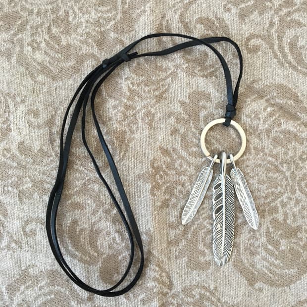 feather pendent necklace