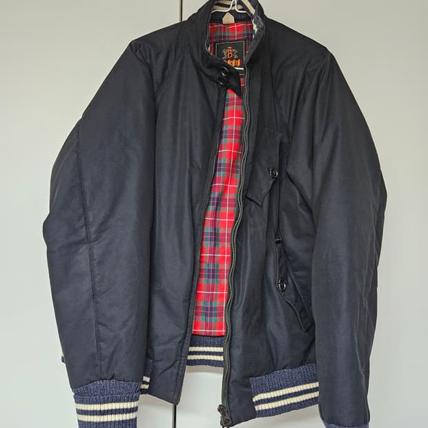 바라쿠타 g9 프리마로프트 블랙 자켓