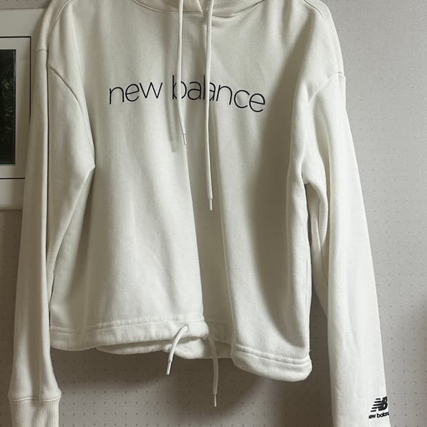 뉴발란스 후드티