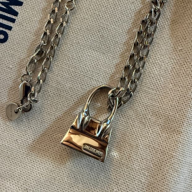 자크뮈스 실버 치키토 목걸이