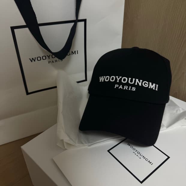 우영미 로고 볼캡 모자