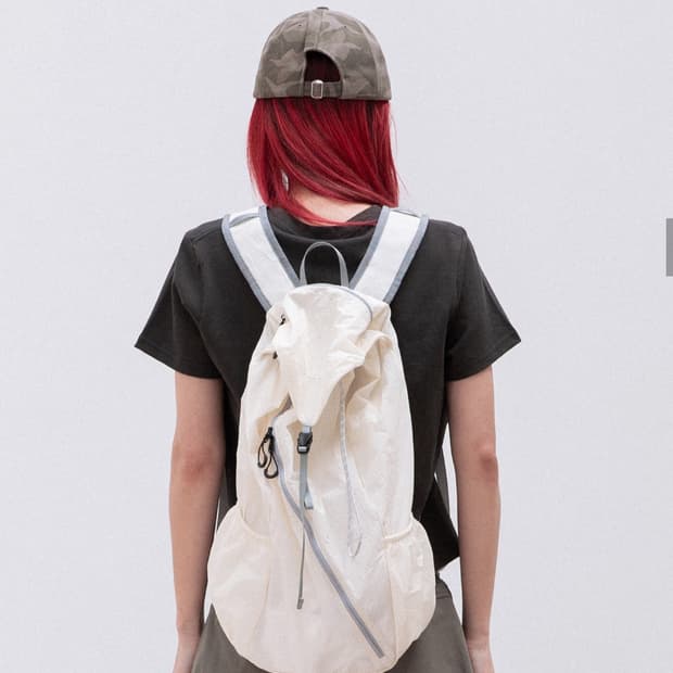 이스트쿤스트 백슬래쉬 집 스트링 백 가방 아이보리