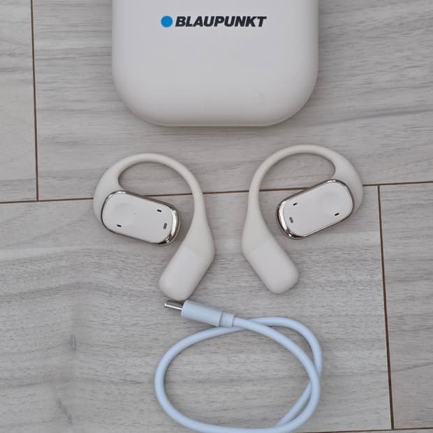 블라우풍트(Blaupunkt)의 오픈형 블루투스 이어폰