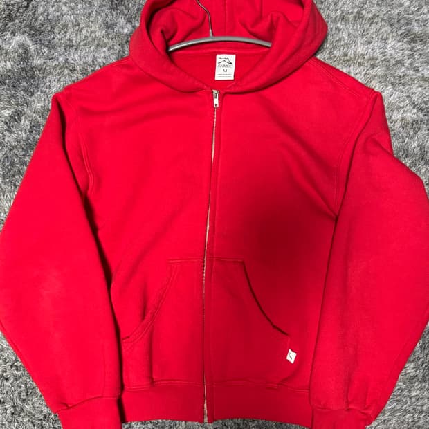 [M] akimbo club hoodie