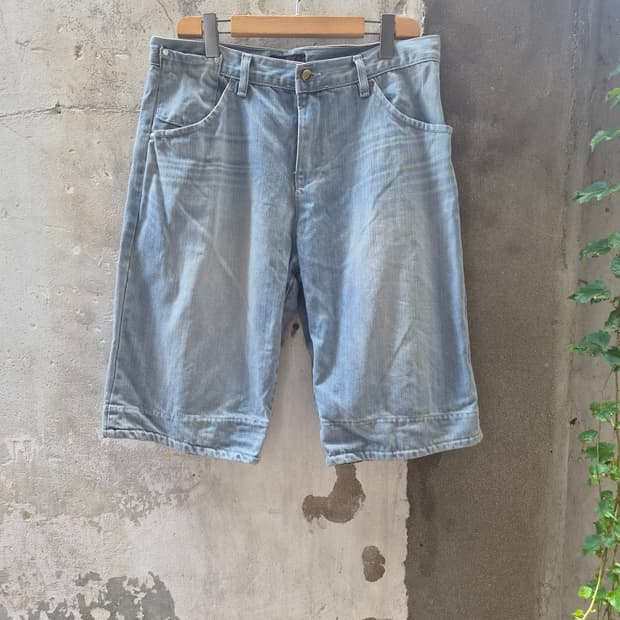 리바이스엔지니어드 롤업 데님 반바지
