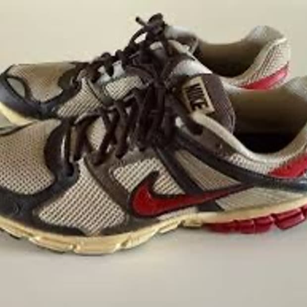 나이키 x 언더커버 갸쿠소우 줌 스트럭처