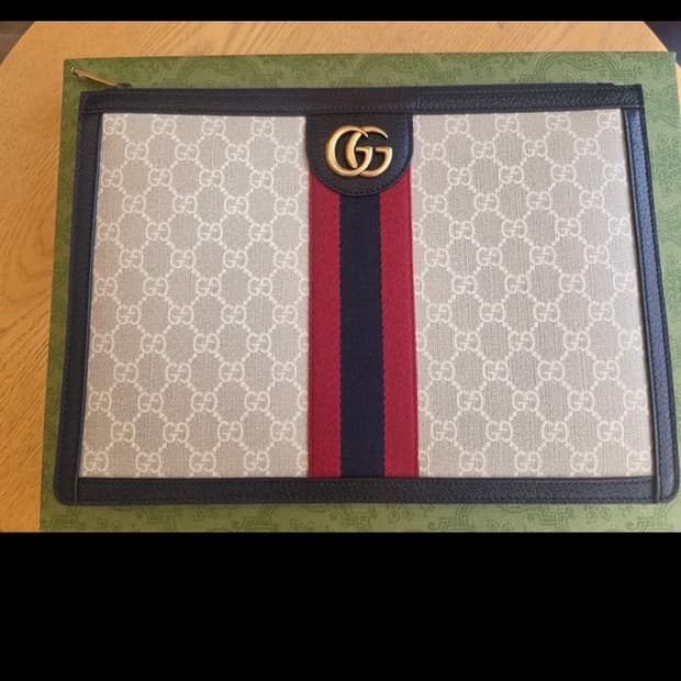 구찌 오피디아 GG 수프림 클러치