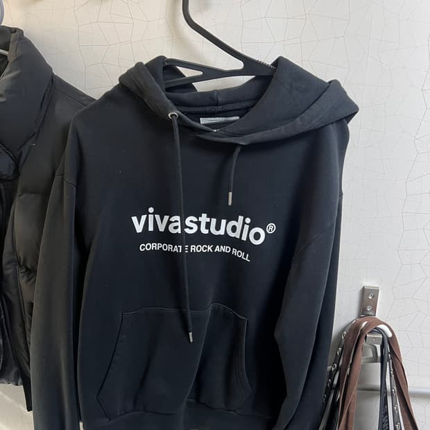 비바스튜디오 후드티