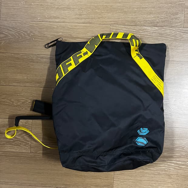 오프화이트 백팩