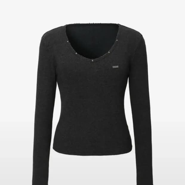 카키포인트 데미지 스터드 티셔츠 차콜